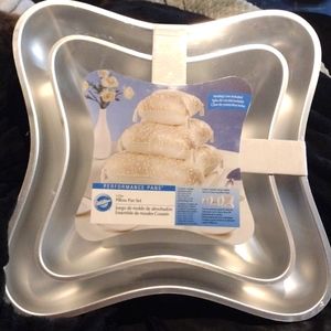 Wilton Performance Pans 3 Tier Wedding Pillow Pan Set